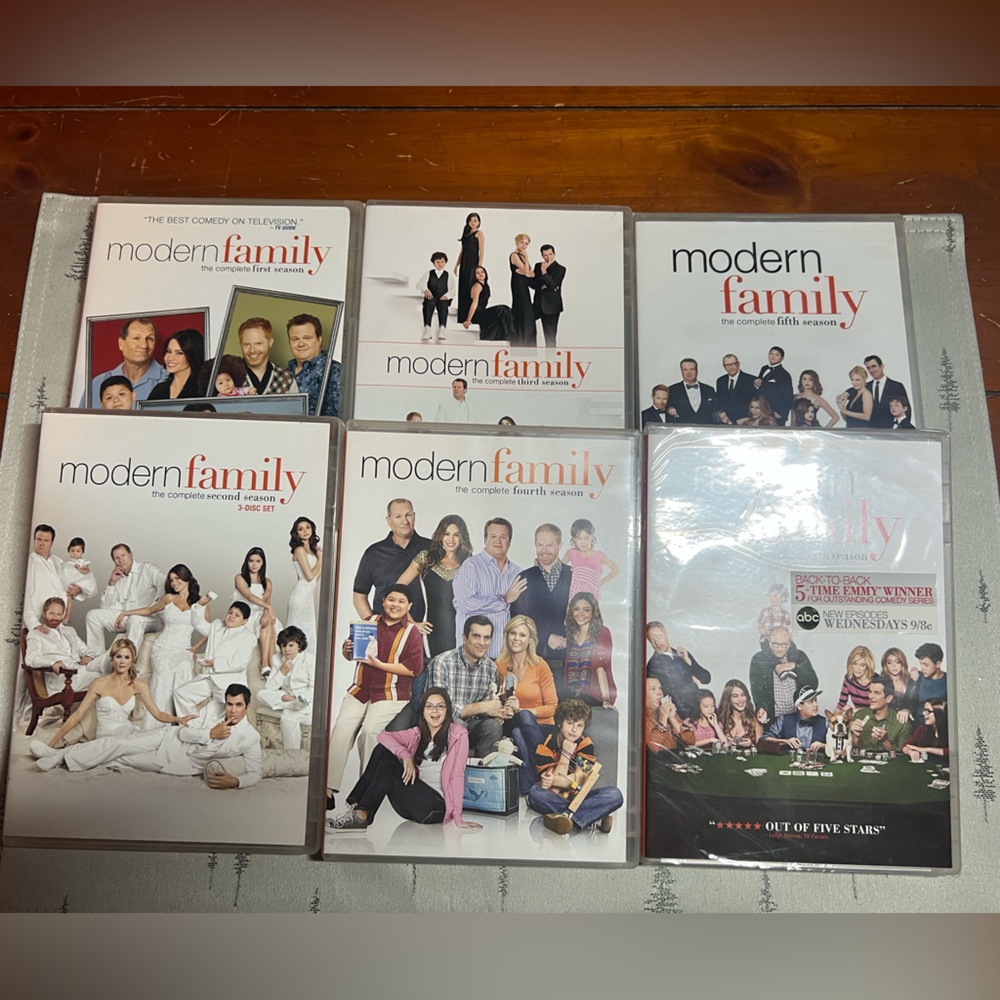 Modern Family Seasons 1-6 DVD Set